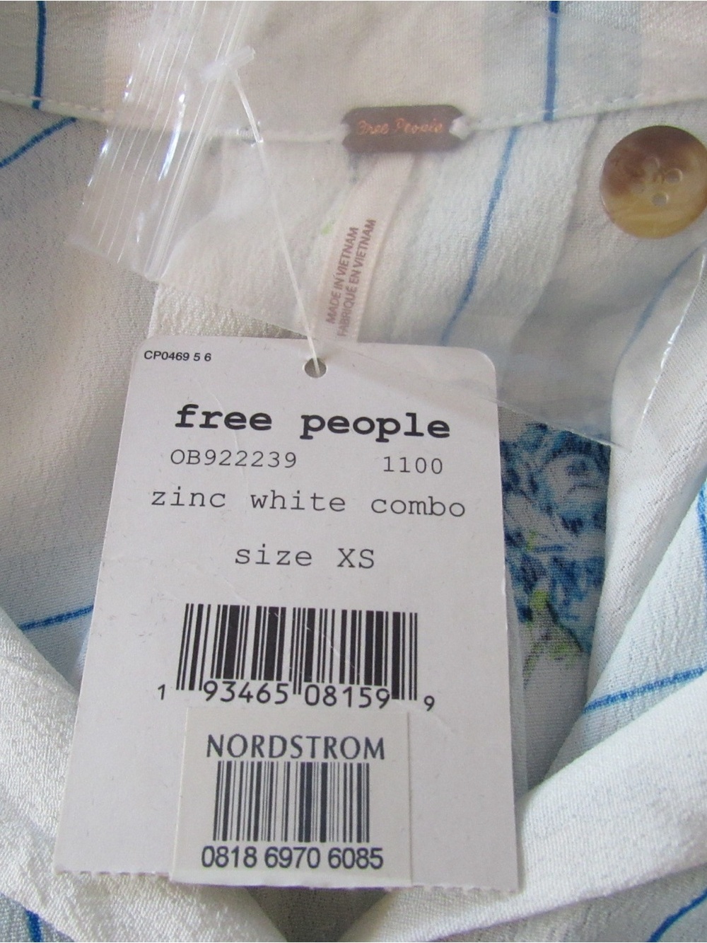 Free People Window To My Heart Button Down Shirt Blouse XS White Blue Floral - Picture 11 of 11